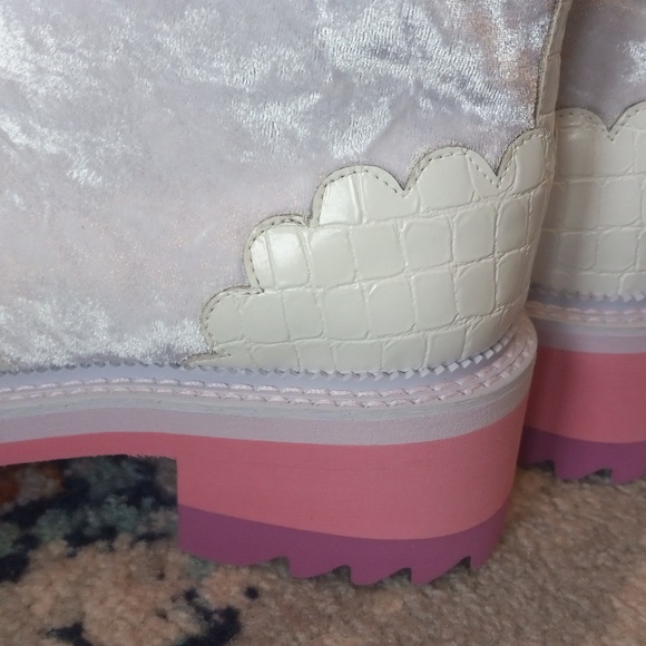 New MORNING STROLL IRREGULAR CHOICE Velvet pink/cream Boots, Size 40 (US 9-9.5) - Picture 5 of 7